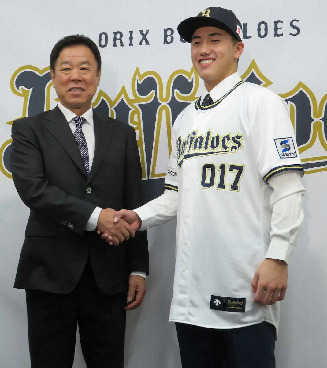 【画像・写真】オリックス　育成契約の新助っ人・チェンが入団会見　最速152キロの18歳右腕は「凄く興奮しています」