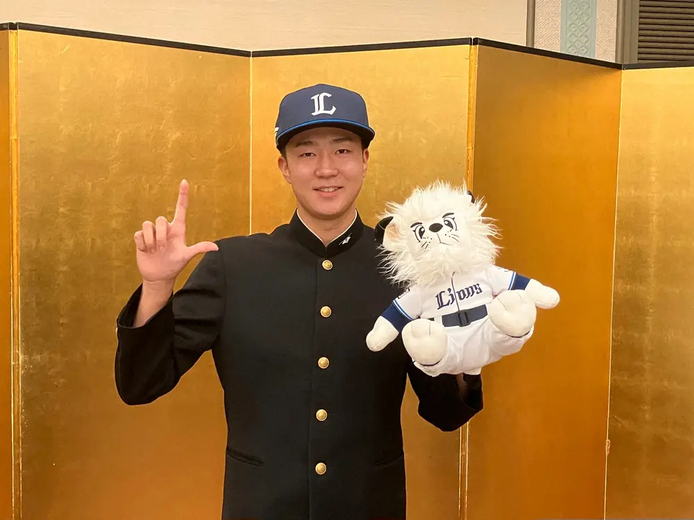 【画像・写真】西武ドラフト3位・狩生聖真が仮契約　森下暢仁＆源田壮亮と“同門”150キロ右腕、契約金の使い道は…