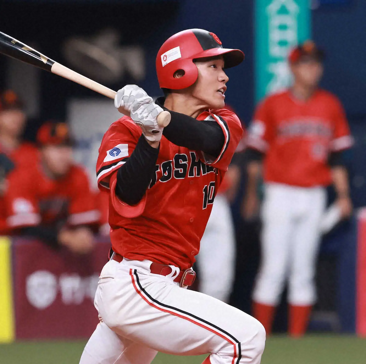 【画像・写真】東芝　入社2年目の下山悠介が右翼席へダメ押し2ラン　接戦を制し2大会ぶり8強進出