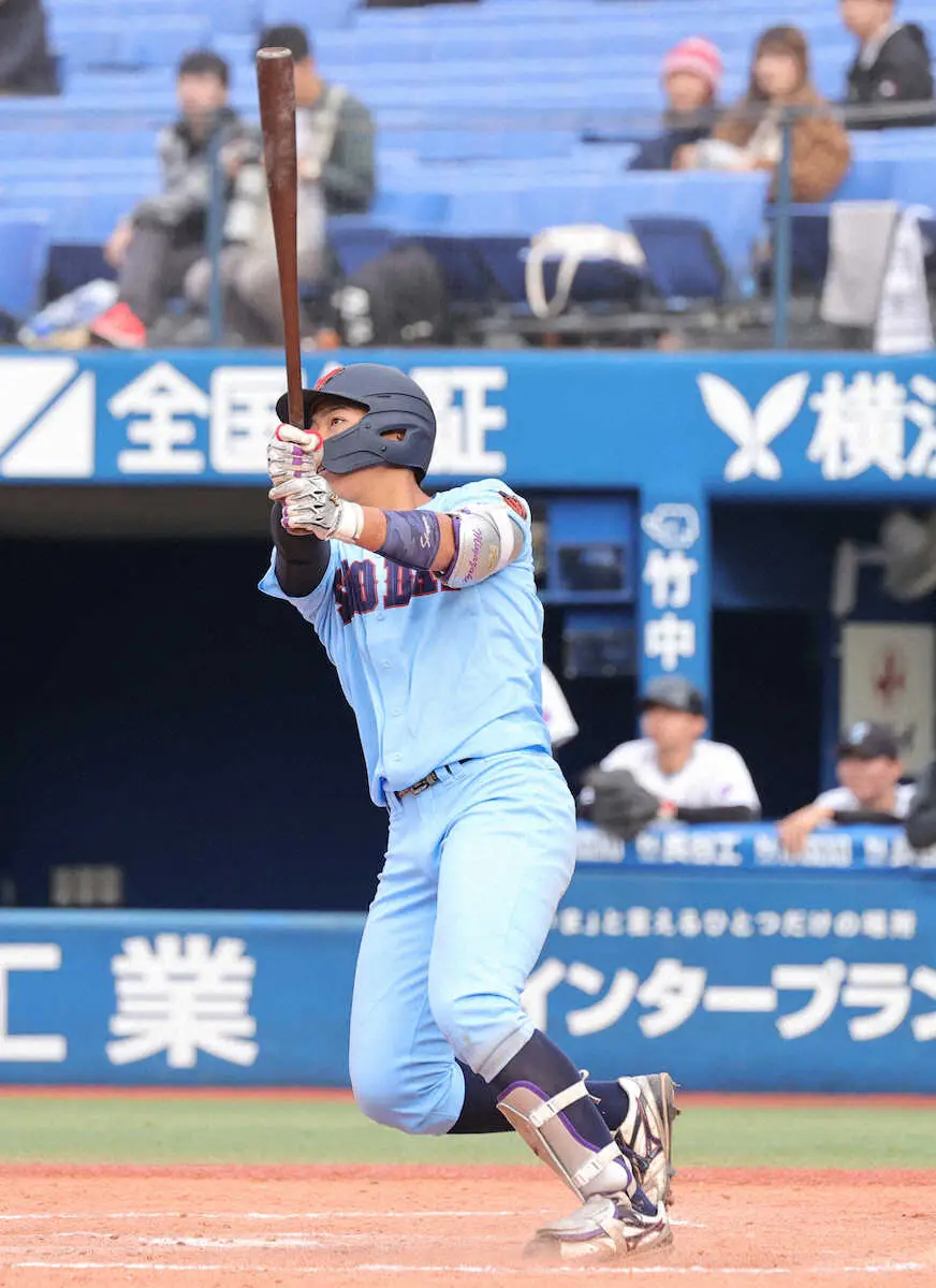 【画像・写真】横浜商大が初戦突破　来秋ドラフト候補・宮崎海が貴重な左越えソロ