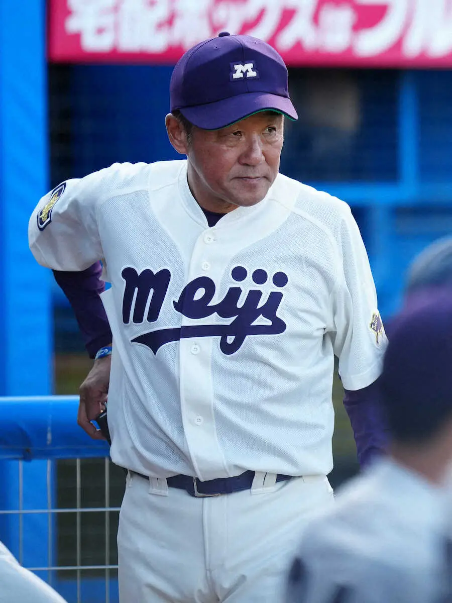 【画像・写真】コーチ9年、監督5年　明大・田中監督はリーグ3連覇、秋の日本一を達成しユニホームを脱ぐ