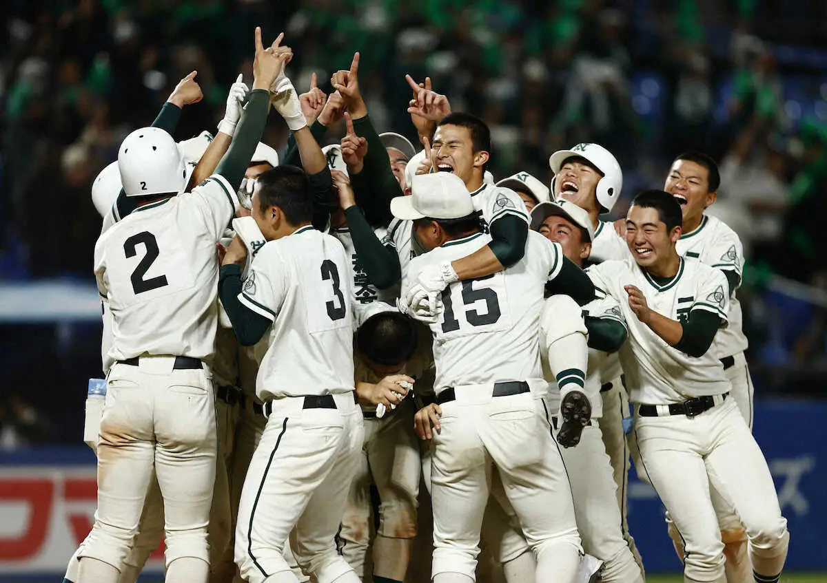 【画像・写真】二松学舎大付センバツ当確！　延長タイブレーク劇的サヨナラで21年ぶり頂点　43年ぶり対決で早実に雪辱