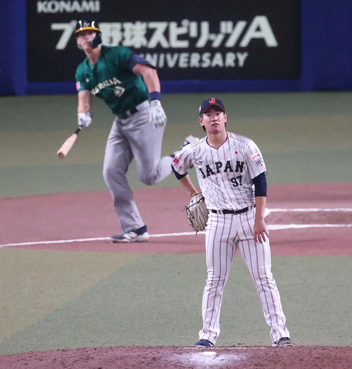 【画像・写真】巨人・井上温大　侍デビュー戦で快投、6回途中2失点　帽子飛ばしながら力投　亀井コーチらニッコニコ