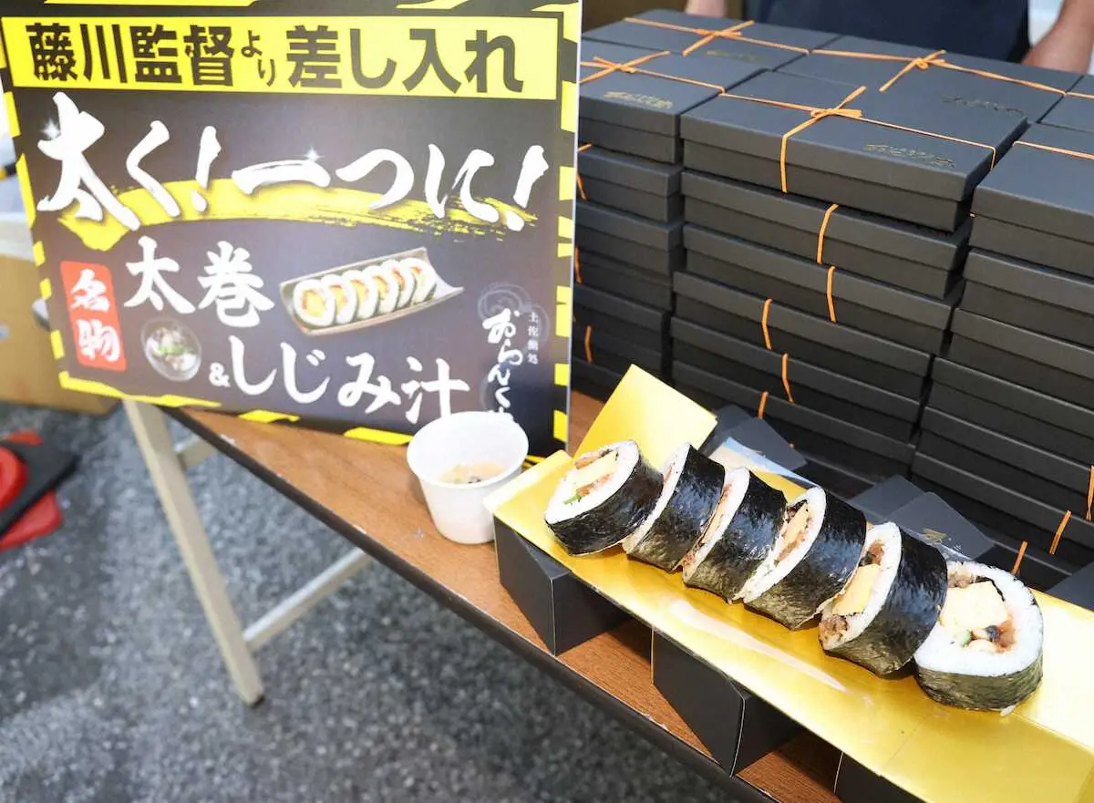 【画像・写真】阪神・藤川監督から虎番への差し入れ第3弾は「太く！一つに！太巻＆しじみ汁」