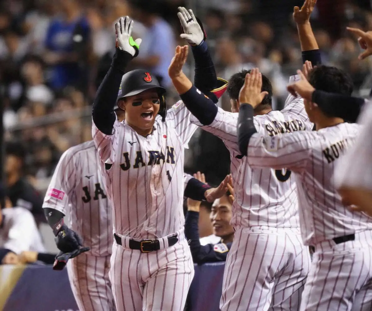 【画像・写真】侍が逆転連勝!!　4番の森下がダメ押しのチーム1号「最高の結果になってよかった」