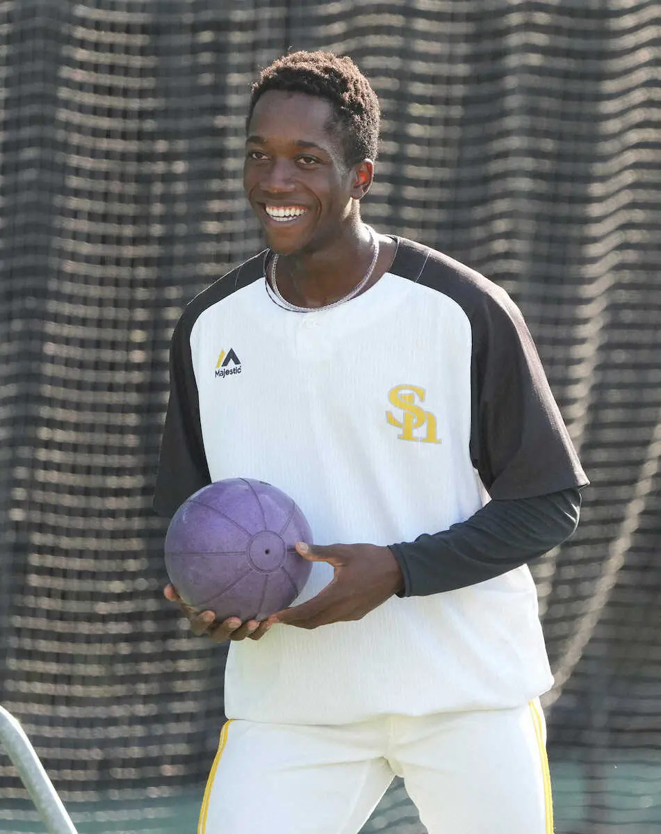 【画像・写真】【筑後鷹】22年ドラフト1位イヒネ・イツア　勝負の3年目へ「来年は1軍に出る。それだけです」