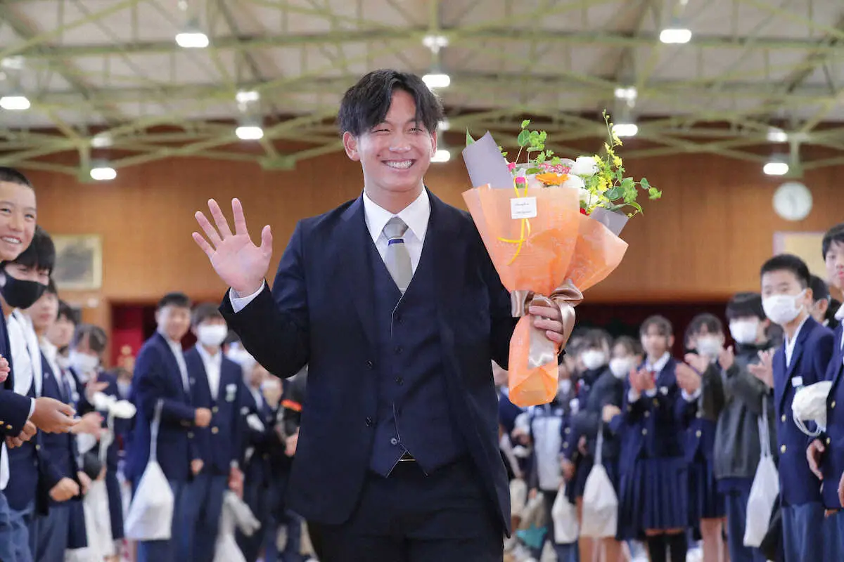 【画像・写真】阪神ドラ1・伊原が地元奈良・橿原市市長表敬＆母校訪問　サプライズに生徒からは驚きの声