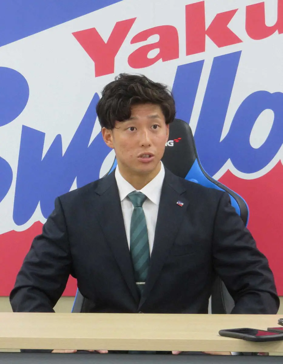 【画像・写真】ヤクルト・沢井が50万円増でサイン　覚醒が期待される和製大砲は「ホームラン20本以上を目標に」