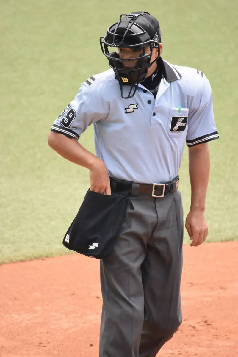 【画像・写真】NPB審判員時代の柳内記者