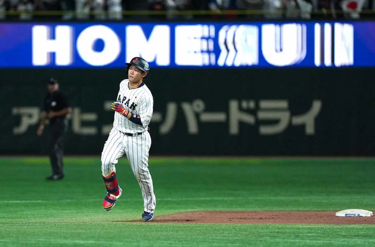 【画像・写真】侍ジャパン　坂倉が6回ソロで逆転の流れを呼ぶ　満塁弾放った同学年「“牧さん”に感謝」
