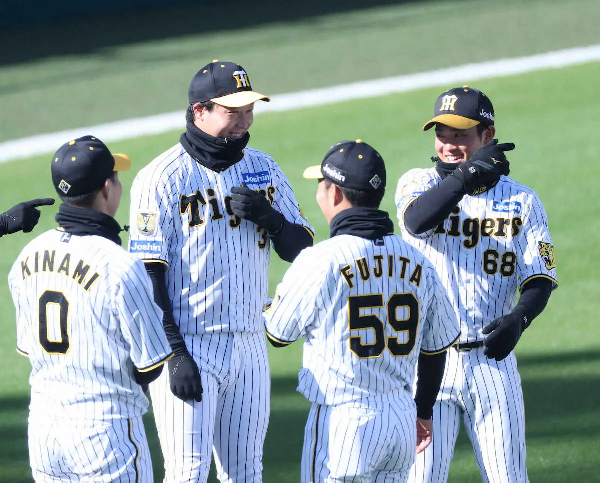 【画像・写真】阪神ファン感でFA大山、原口に虎党が“残留ラブコール”　開幕の選手紹介で両名に大歓声