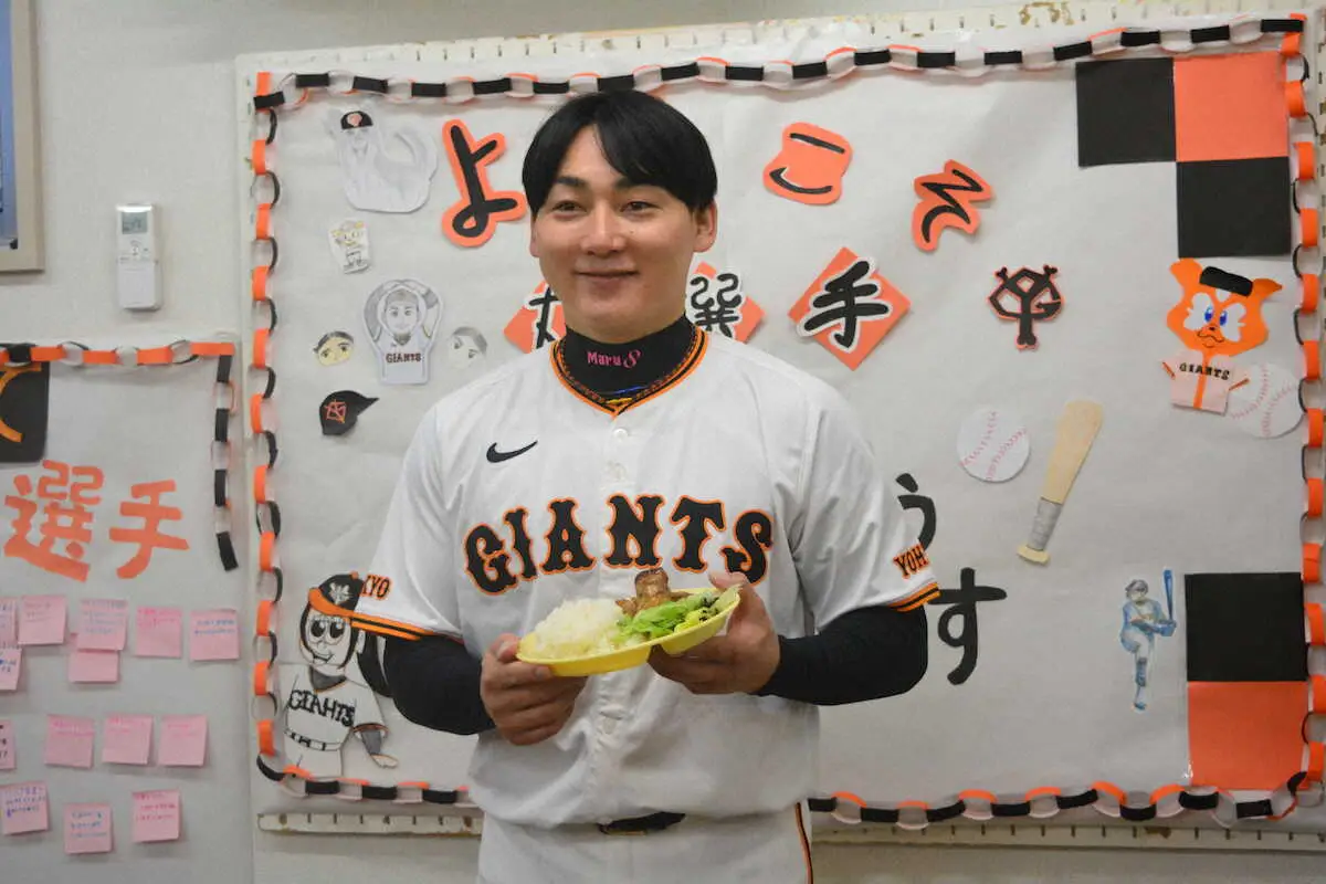 【画像・写真】巨人・丸が子供たちと交流　調理に苦笑い　高校時代のアルバイト経験など披露