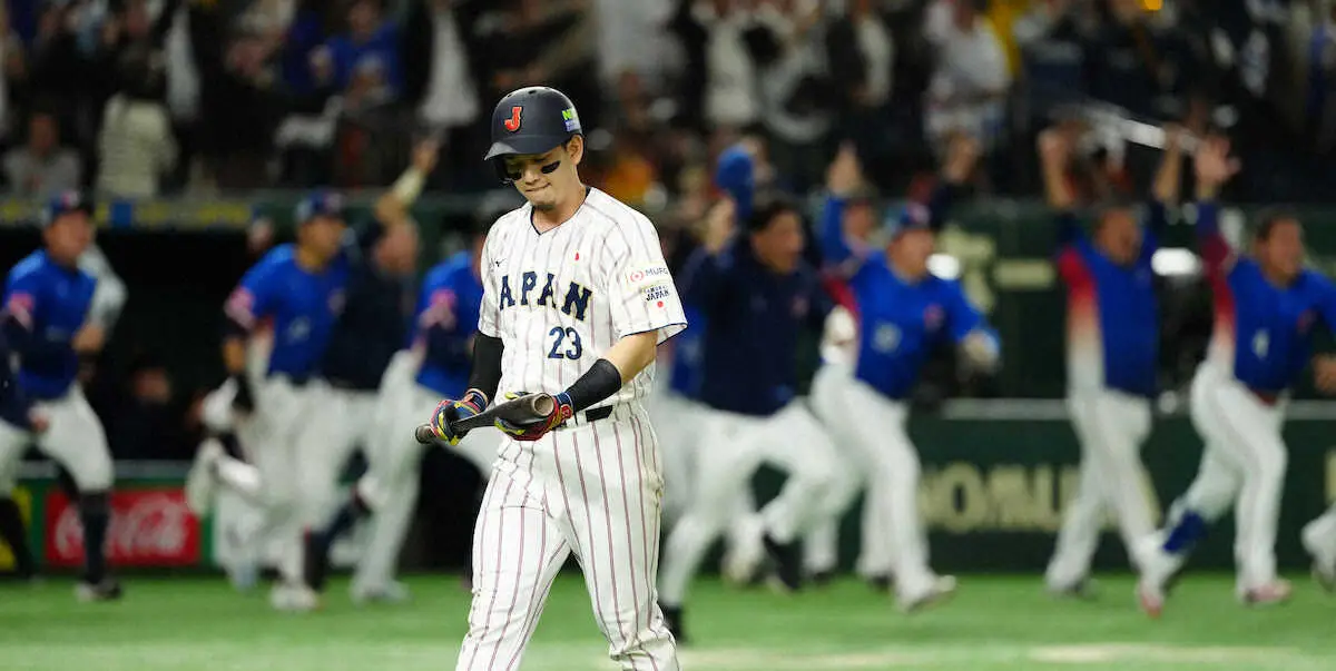 【画像・写真】侍・栗原　敗戦に厳しい表情「2024年は負けで終わるなって」9回痛烈打球も「勝つか負けるか」