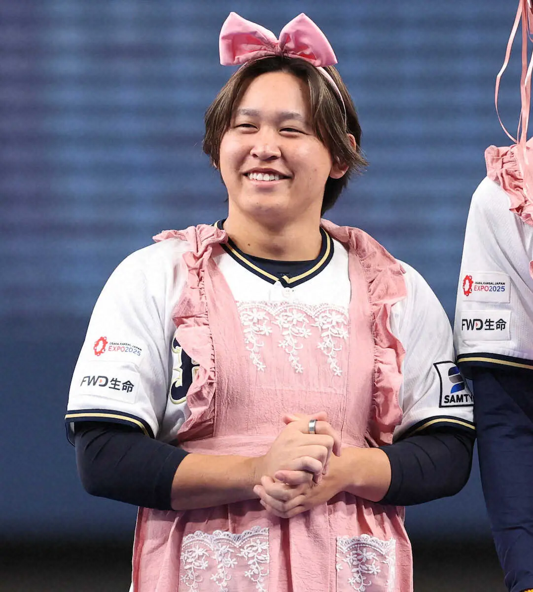 【画像・写真】オリックスのファンフェスタに中嶋前監督がサプライズ登場！　自らの口で初めてファンに退任のあいさつ