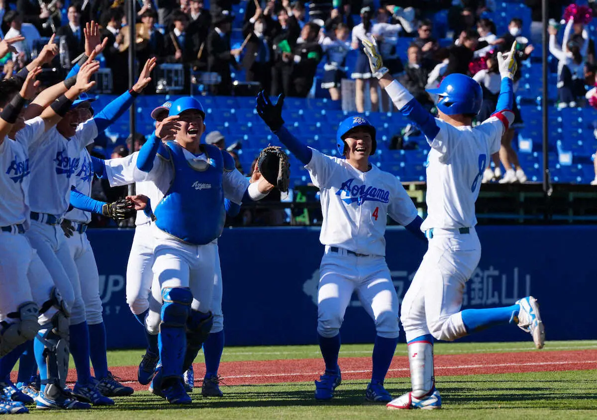 【画像・写真】青学大・初谷　延長10回サヨナラ打！2年連続の決勝進出で4冠に王手