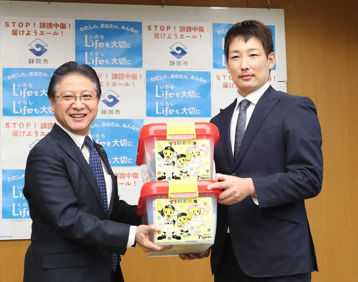 【画像・写真】阪神・岩崎が若林忠志賞を受賞　能見先輩の活動を引き継ぎ「1年でも長く、この活動が続けられるように」