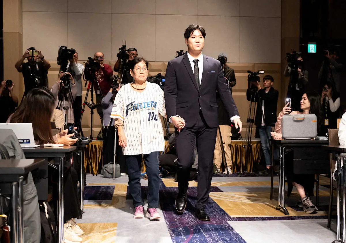 【画像・写真】日本ハム入り決定の古林睿煬が台湾で入団会見「ファイターズでプレーしてみたいと思っていた」