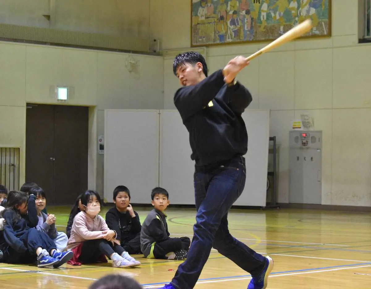 【画像・写真】日本ハム野村が「応援大使」で本別＆浦幌の小学校訪問！来季開幕の敵地西武戦で4年前の雪辱誓う