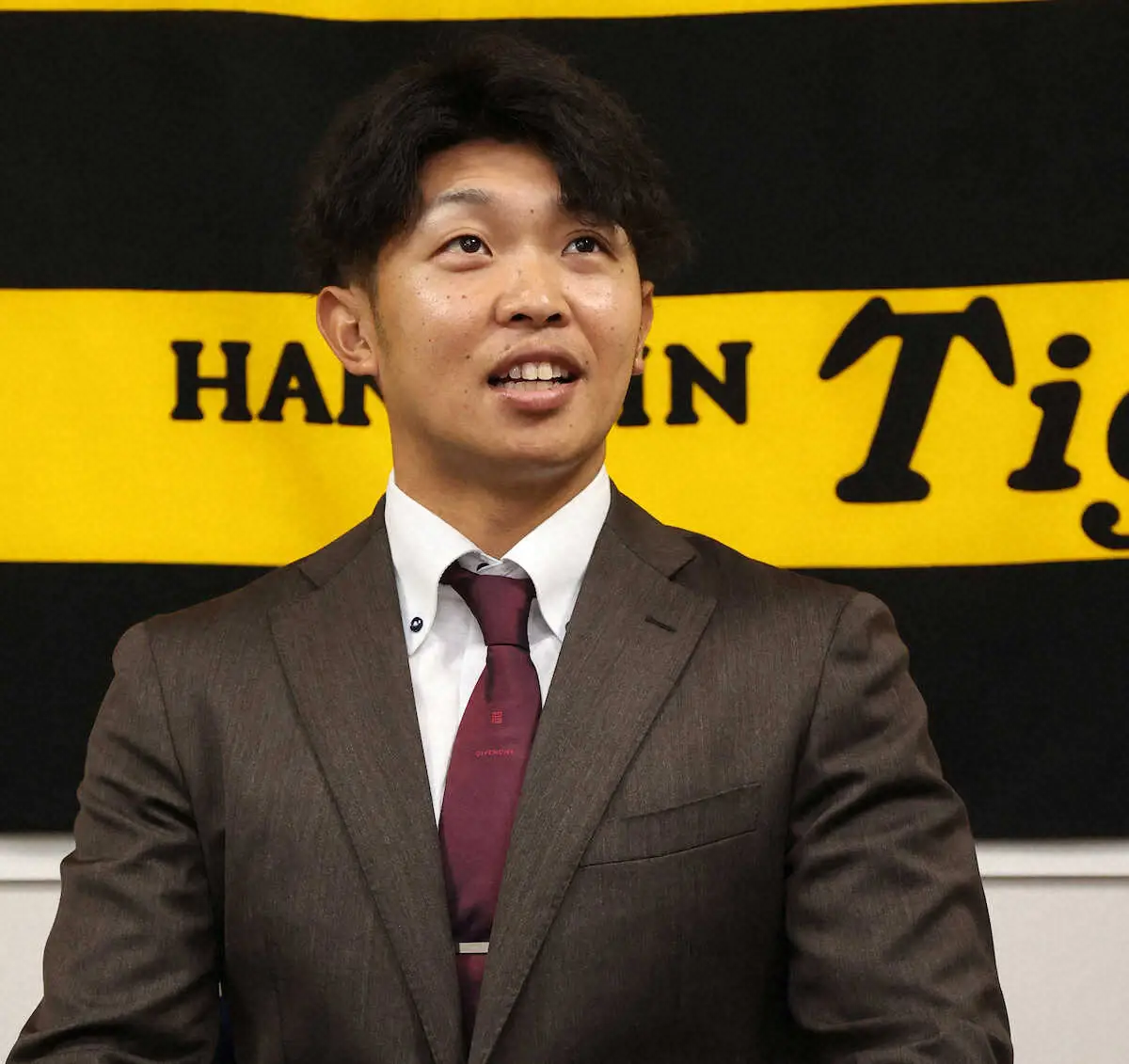 【画像・写真】阪神・島田　長打力UPで開幕スタメン狙う「打席で振れる準備をしていく」　200万円増で更改