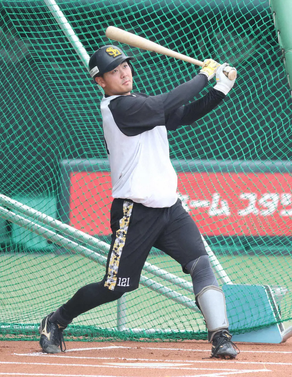 【画像・写真】ソフトバンク石塚が契約更改　150万増の700万円でサイン　オフは甲斐との自主トレで強打磨く