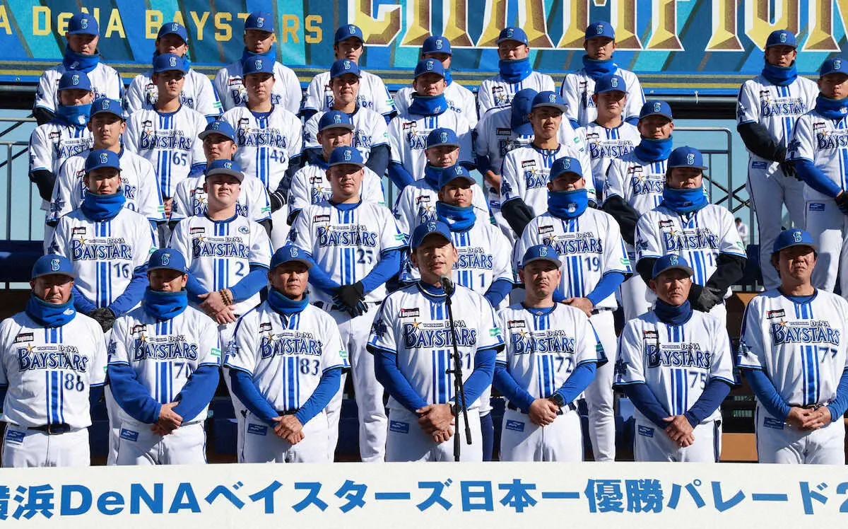 【画像・写真】DeNA・三浦監督　優勝パレードに感激「監督の時も一段とうれしい」26年前は選手として参加