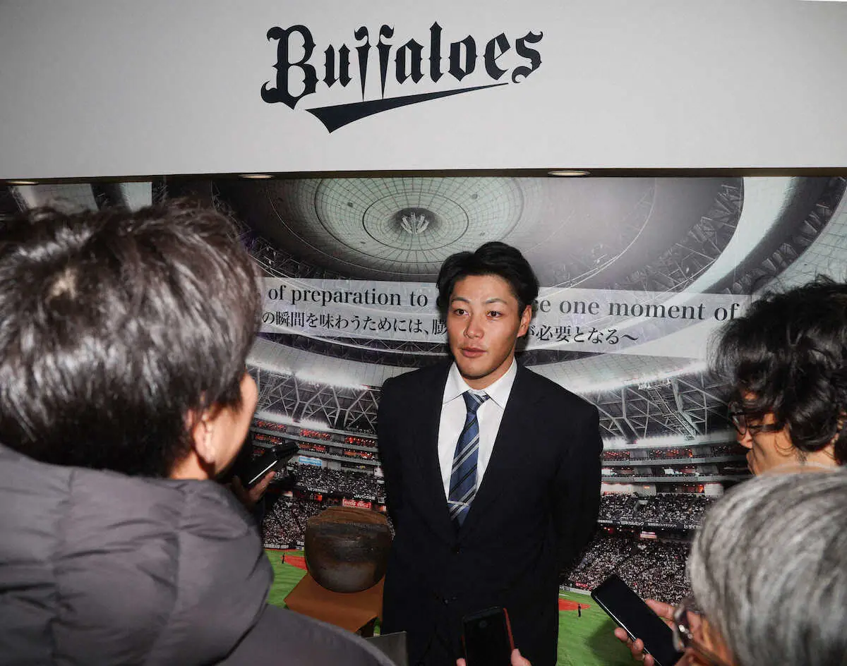 【画像・写真】オリックス新人12選手が大阪・舞洲の球団施設を見学　ドラ1・麦谷「ワクワク」