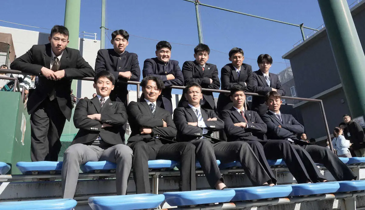 【画像・写真】巨人・新入団選手がジャイアンツ球場を見学　ドラフト1位・石塚裕惺「本当に野球に打ち込める環境」