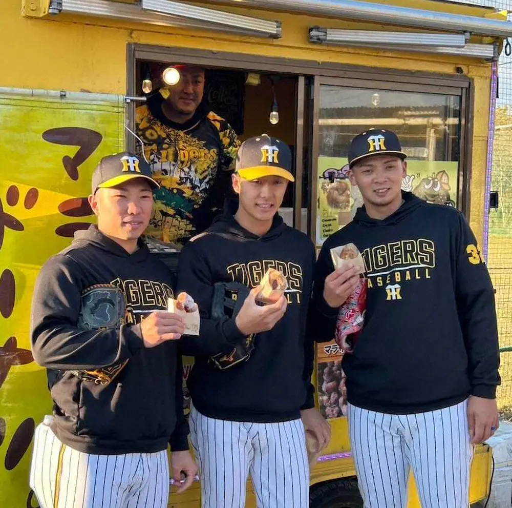 【画像・写真】阪神・井上　来季目標2桁本塁打「とにかく、打つことが大事」　小学生に野球指導
