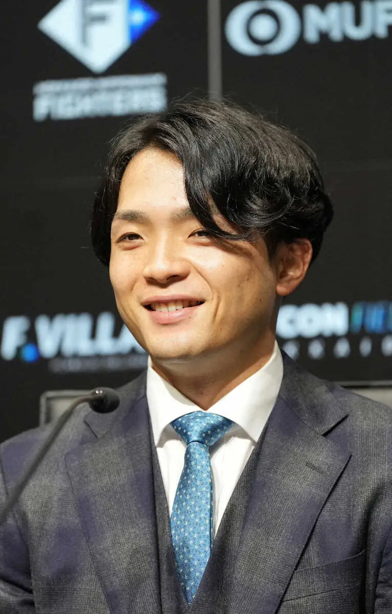 【画像・写真】日本ハム・郡司が3倍増でサイン　ご褒美は「ミラノ風ドリアに半熟卵乗せてみたりとか」