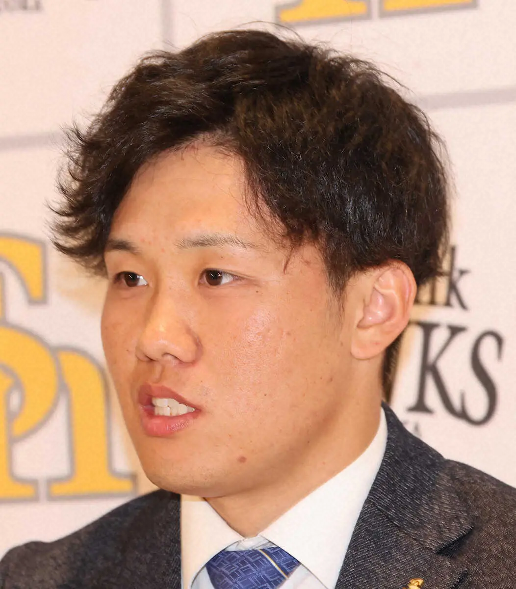【画像・写真】ソフトバンク海野が契約更改 1400万増の推定2600万円でサイン　オフは今宮塾で渋い打撃の吸収狙う