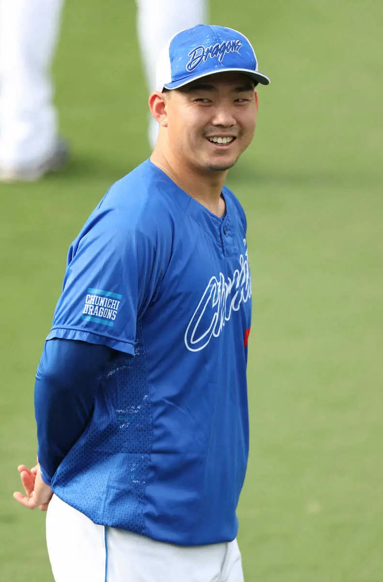 【画像・写真】中日でサンタクロースになってほしい選手…3位・細川、2位・小笠原、1位は「婿になってほしい！」