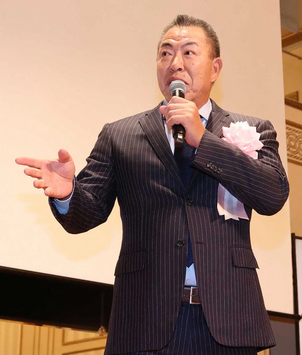 【画像・写真】中日・井上監督　元守護神マルティネス攻略へ“聞き取り調査”！？　新外国人の獲得も意欲的