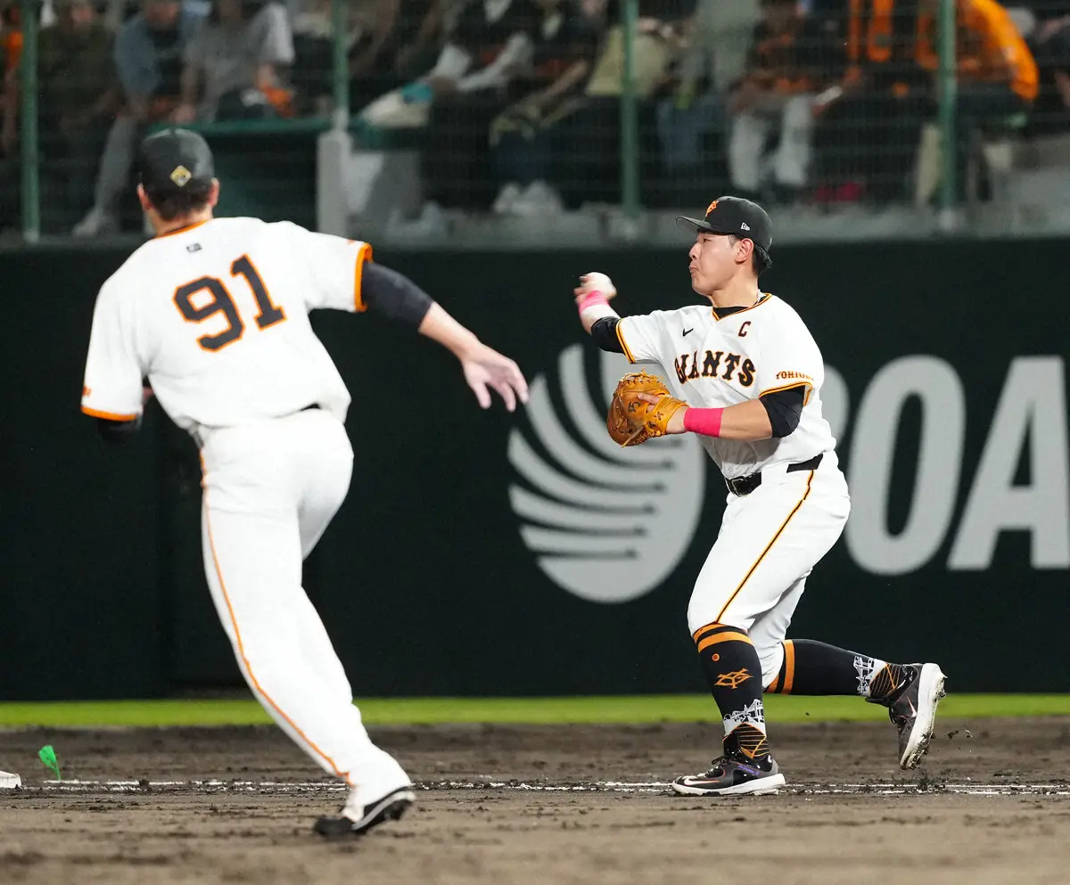 【画像・写真】岡本和真　送球を受けた門脇が気になった好プレーにまさかの“裏側”　坂本も覚えているその瞬間とは