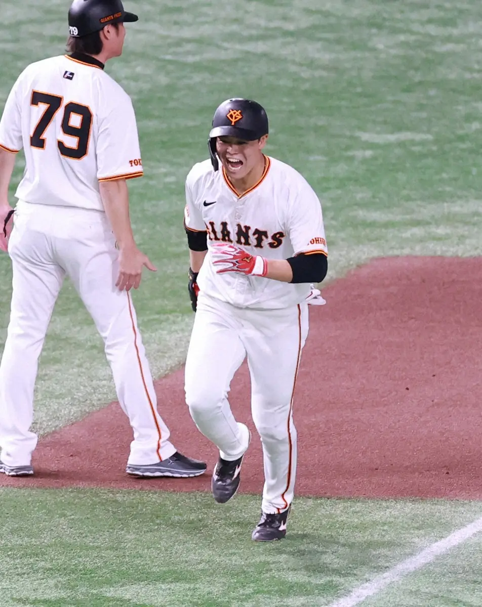 【画像・写真】巨人・中山礼都　チームを救ったCSでの劇的プロ初アーチ　でも、なぜか一番目立っていたのは…