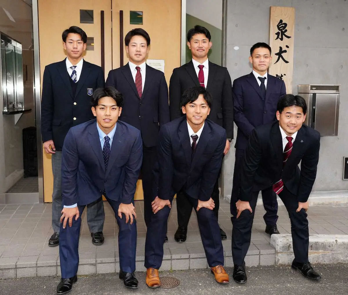【画像・写真】楽天ドラ1・宗山塁が小学生時代のチームメートからのメッセージ入りユニホームを手に入寮