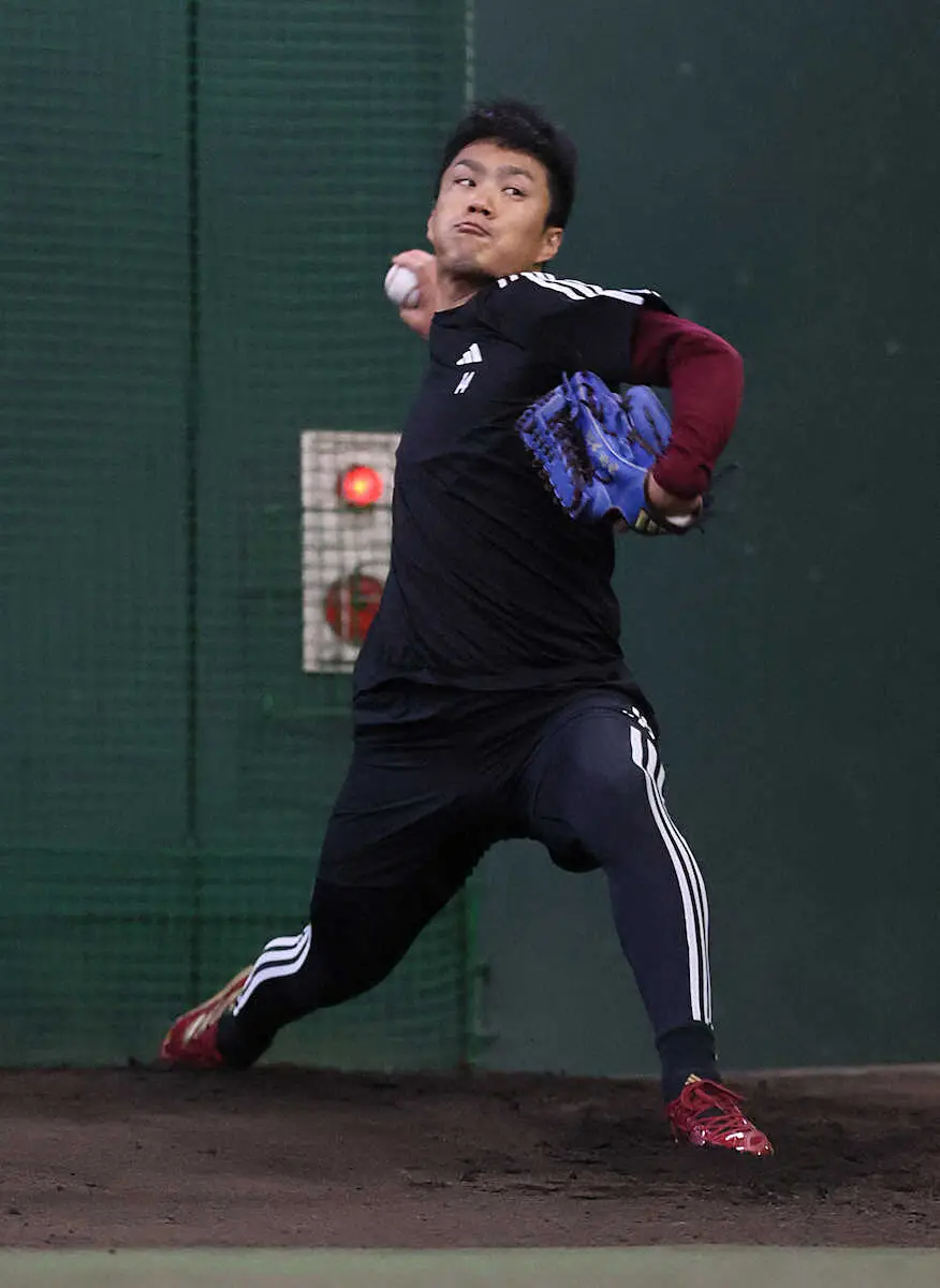 【画像・写真】楽天・則本　自主トレでブルペン入り　昨年10月に右足首手術も「開幕の9回を抑えるイメージ」
