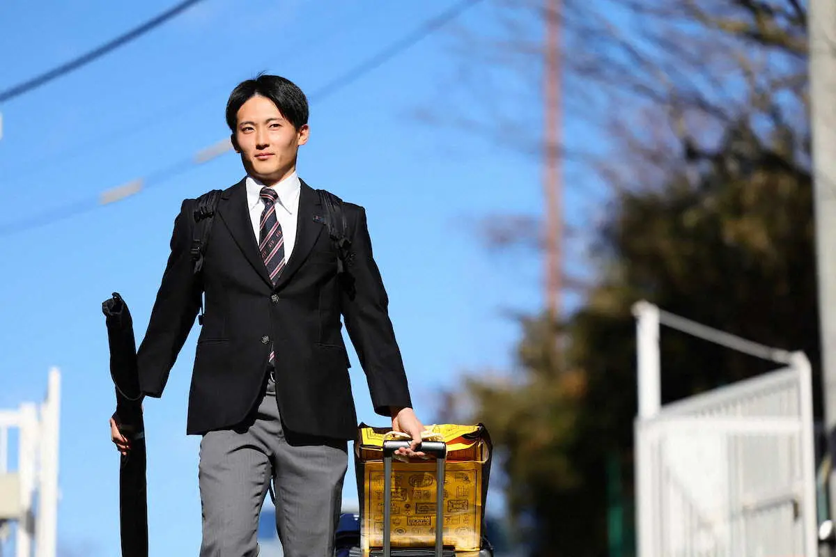 【画像・写真】巨人・ドラフト2位の浦田俊輔が一番乗りで入寮　ディズニーキャラクターのぬいぐるみ3体持ち込み