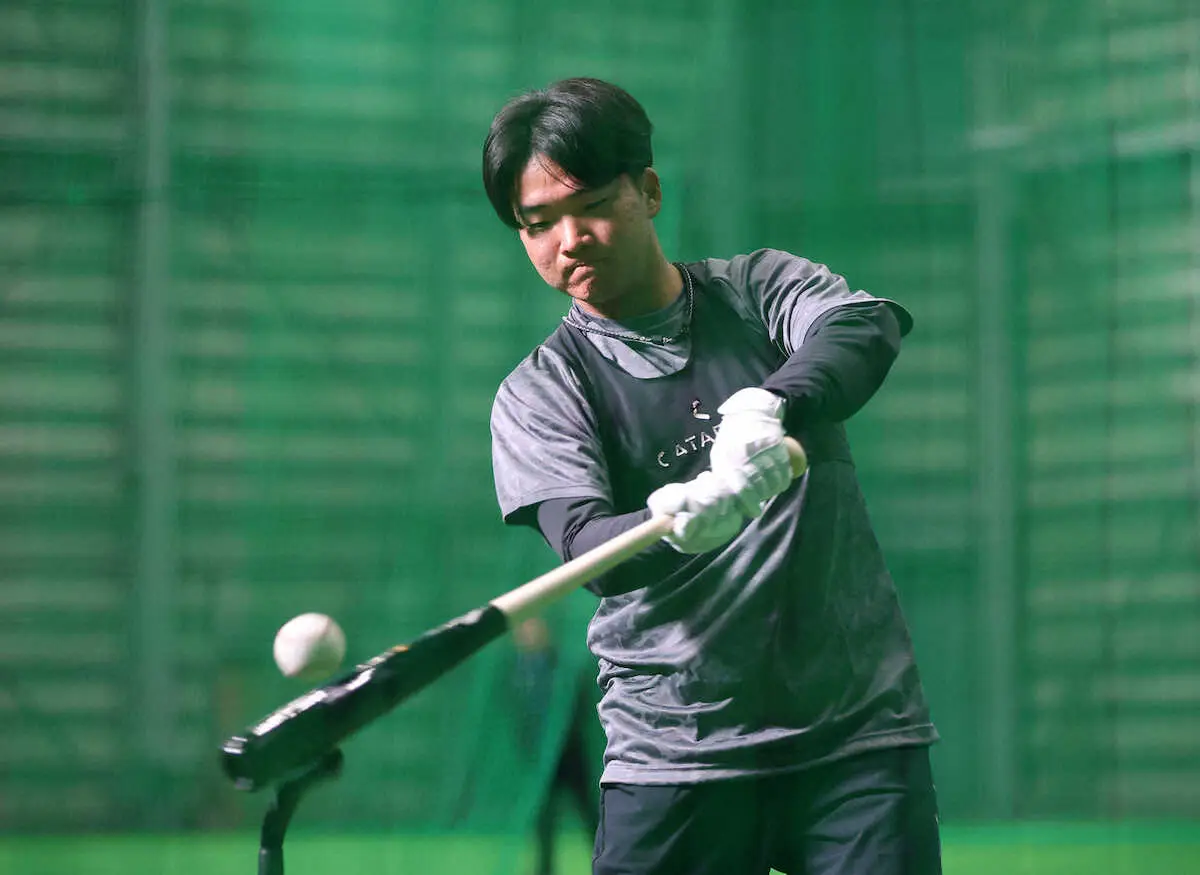 【画像・写真】＜日本ハム新人合同自主トレ＞打撃練習する山県　（撮影・白鳥　佳樹）