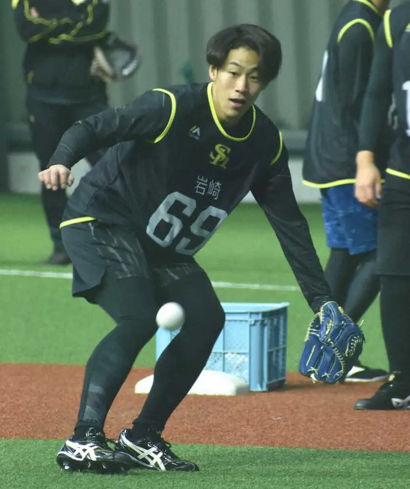 【画像・写真】ソフトバンク　ドラ6岩崎「オカダの教え」を実践し鍛錬を積む