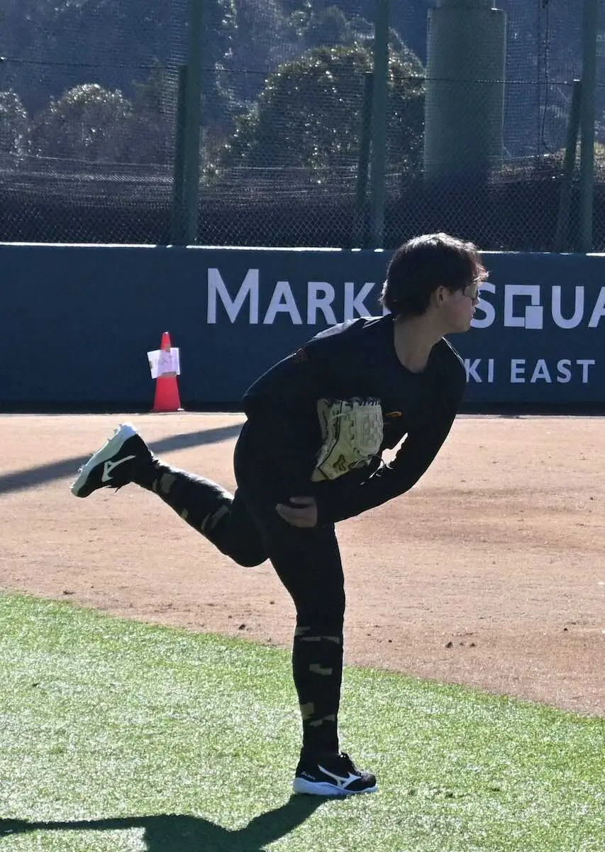 【画像・写真】巨人・井上「ステップ」の年に　23歳年男の課題は制球力　今年初ジャイアンツ球場で自主トレ