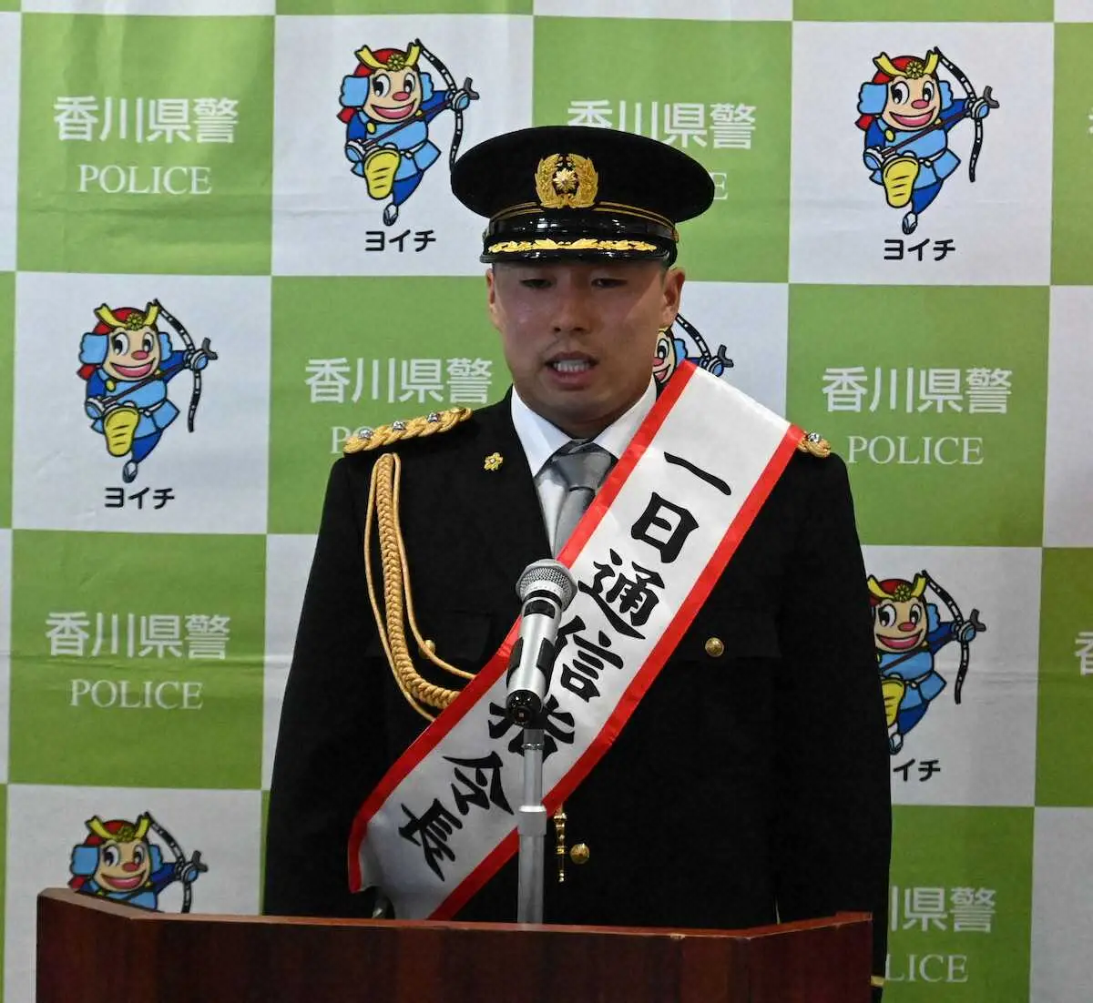 【画像・写真】巨人・浅野　香川県警本部一日通信指令長に就任「普段と違う緊張感が…」　適切な110番利用呼びかける