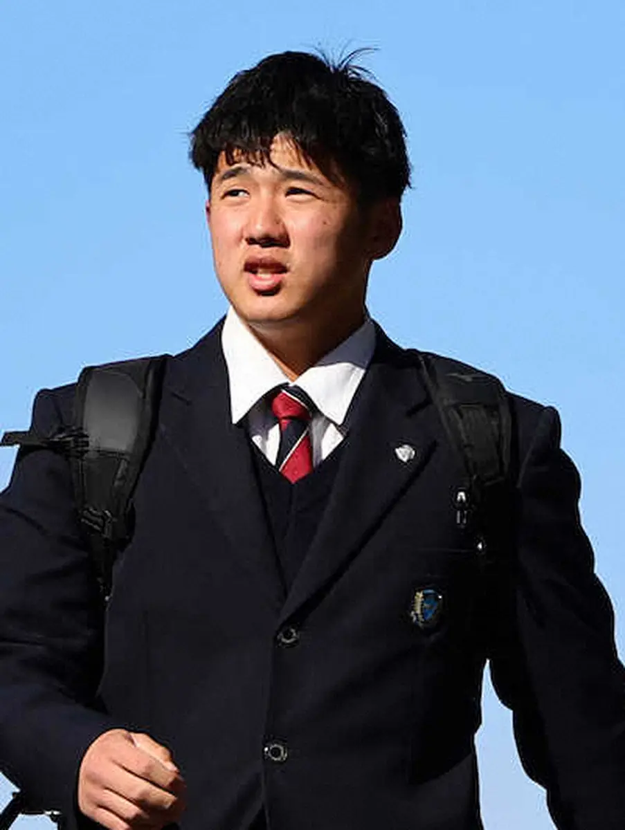 【画像・写真】巨人ドラ1・石塚　「自分の目指す選手像」ソフトバンク「近藤バット」でプロスタート