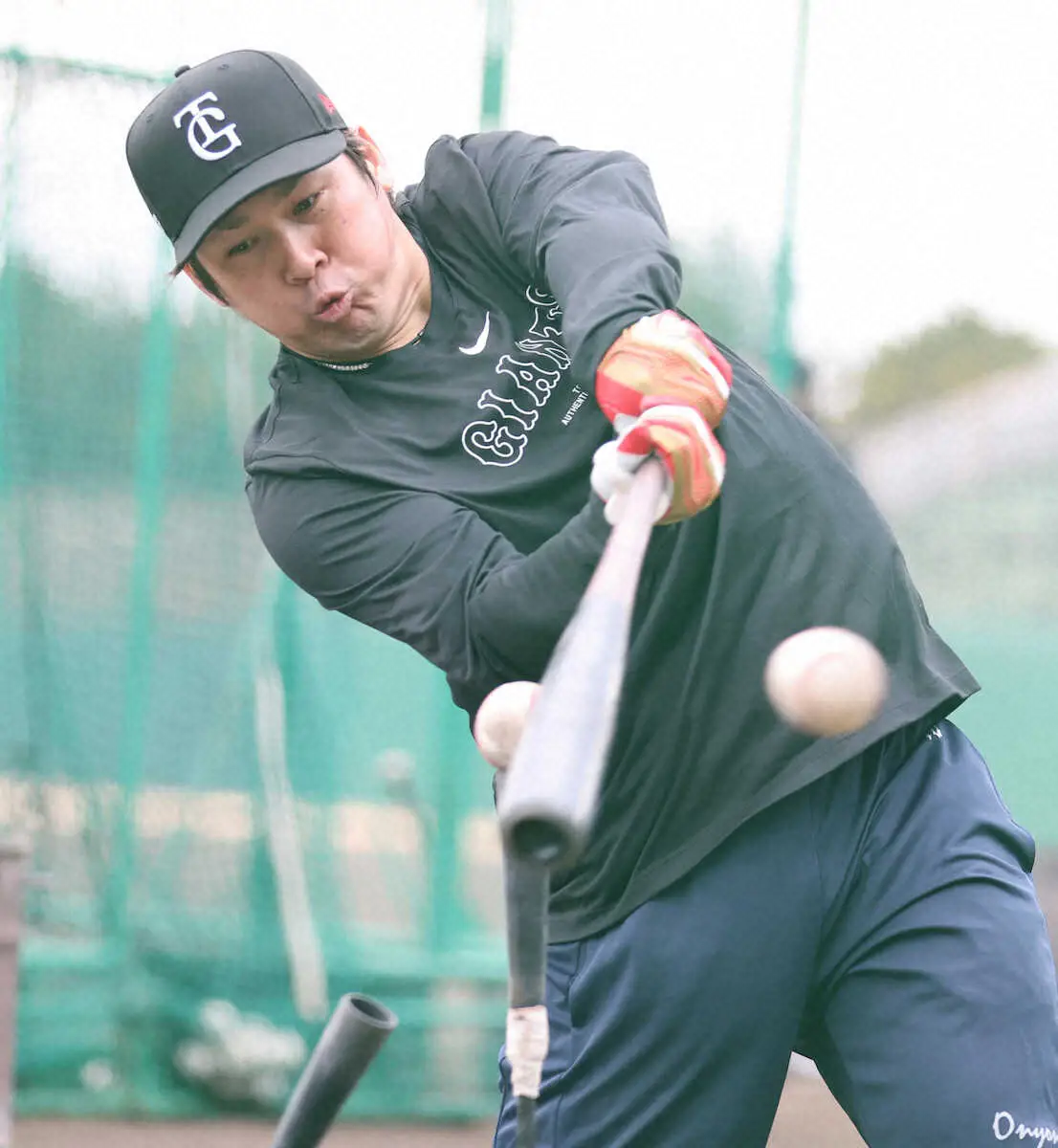 【画像・写真】巨人・甲斐　捕手は「勝って評価される」　巨人でも甲斐甲斐しい自主トレ初日