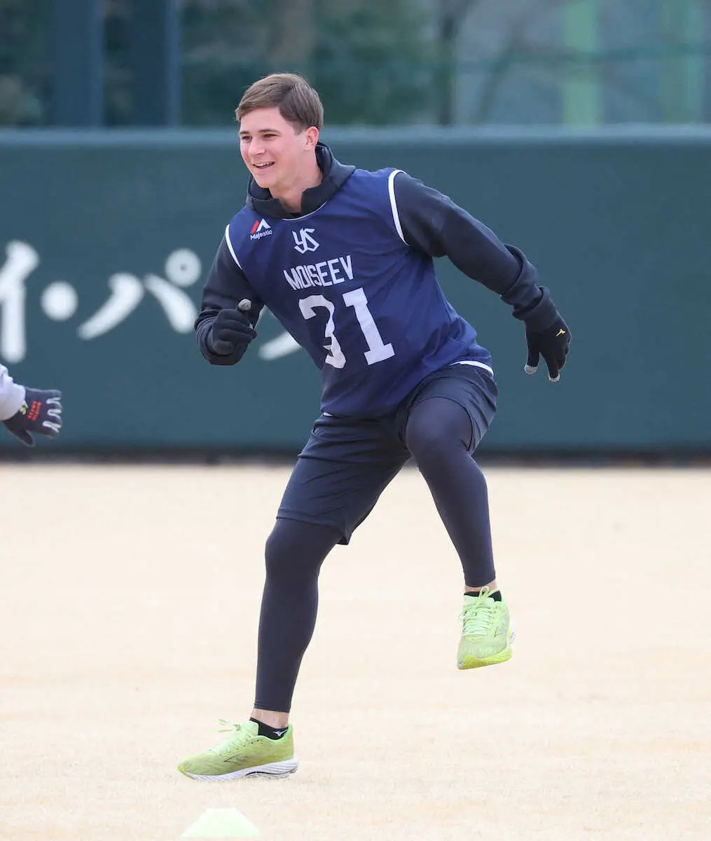 【画像・写真】ヤクルト・ドラ2　期待の長距離砲モイセエフ「目指したい」露のレジェンド腕スタルヒンの道