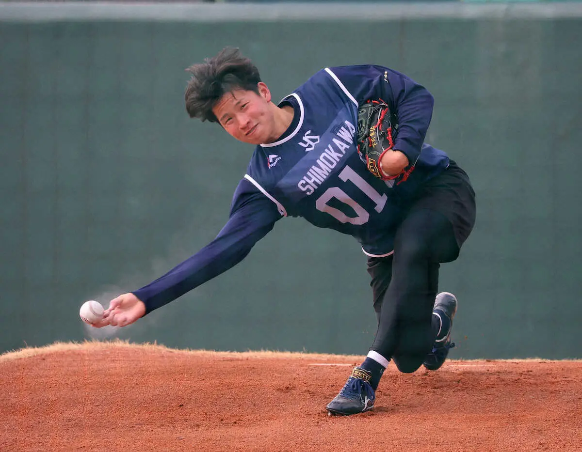 【画像・写真】ヤクルト育成ドラ3・下川が新人一番乗りブルペン入り　魅惑のサブマリン「まずまず」30球