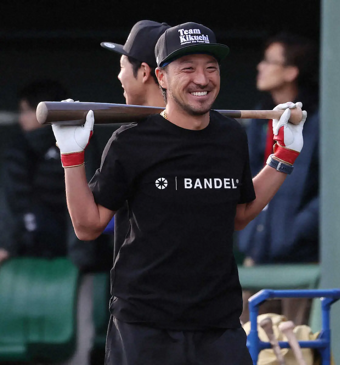 【画像・写真】広島・菊池　全143試合「出てやるぞ」　異例自主トレで打撃練習「もっと打って貢献する」