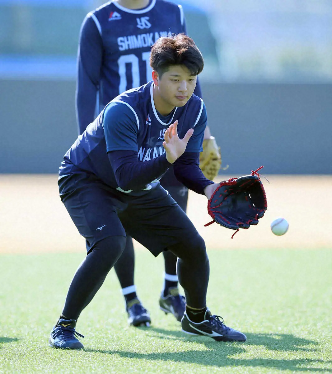 【画像・写真】ヤクルト・ドラ1中村優　上半身の違和感でキャッチボール回避も「心配はないです」