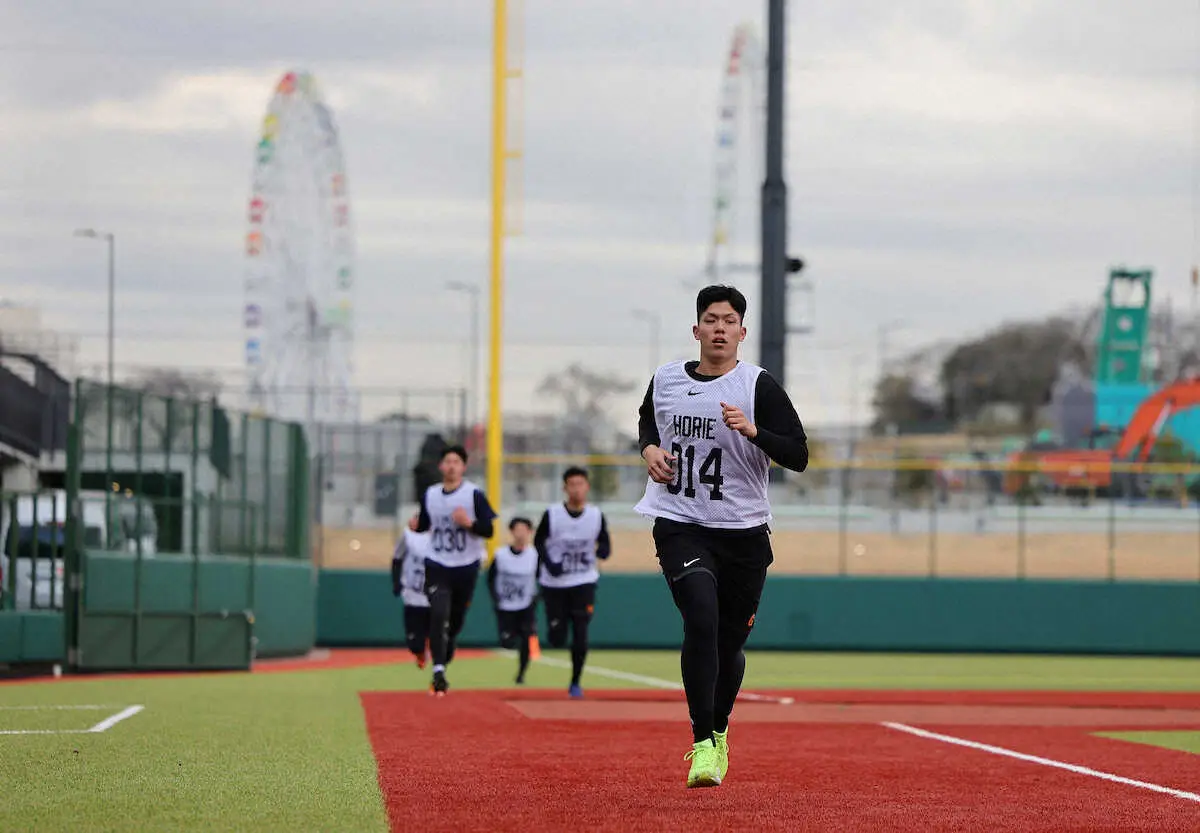 【画像・写真】巨人新人合同自主トレ　1500メートル走トップは育成2位・堀江正太郎