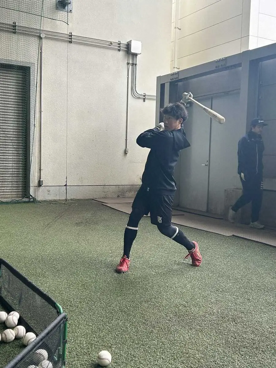 【画像・写真】楽天・小深田が自主トレを公開　2年連続のゴールデングラブ賞に意欲