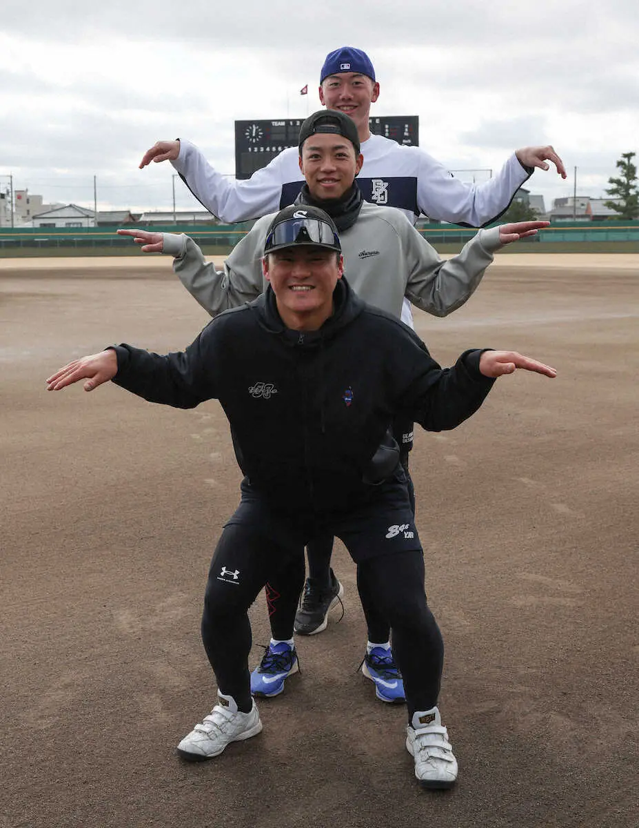 【画像・写真】阪神・前川、同郷の中日・岡林に弟子入り　「不動のレフト」目指して3年連続GG賞名手から守備学ぶ